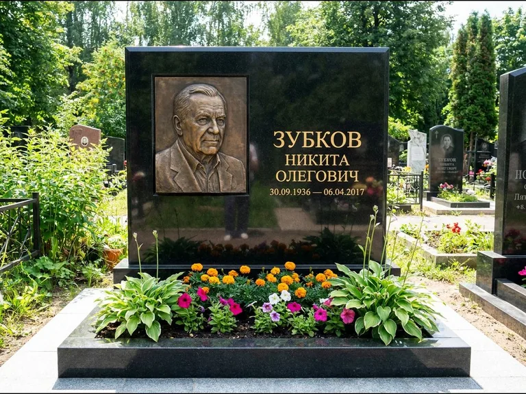 Памятник с барельефом — выполненная работа 19 в Якутске