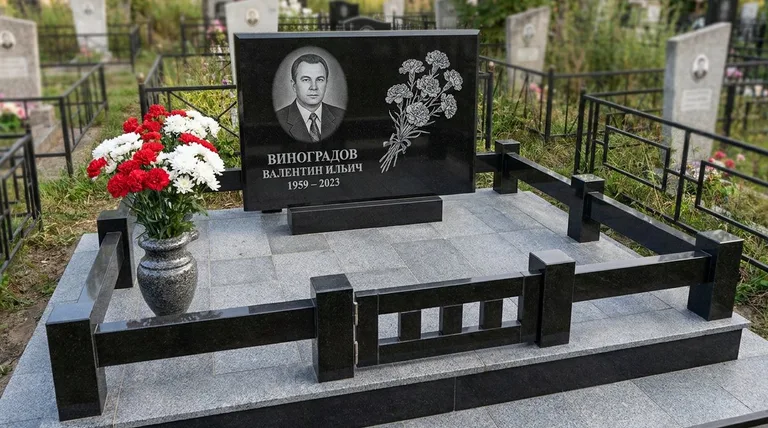 Памятник с гравировкой гвоздик — выполненная работа «Виноградов» в Якутске