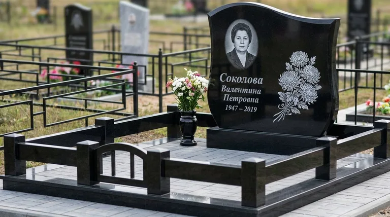 Памятник с гравировкой хризантем — выполненная работа «Соколова» в Якутске