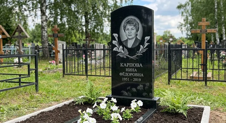 Памятник с гравировкой калл — выполненная работа «Карпова» в Якутске