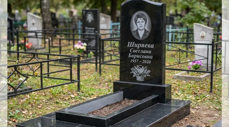 Памятник с гравировкой ландышей — выполненная работа «Ширяева» в Якутске
