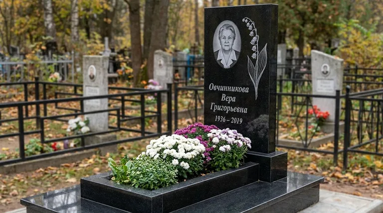 Памятник с гравировкой ландышей — выполненная работа «Овчинникова» в Якутске