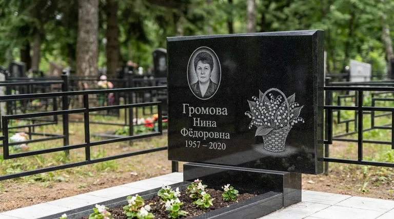 Памятник с гравировкой ландышей — выполненная работа «Громова» в Якутске