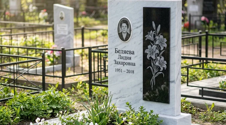 Памятник с гравировкой лилий — выполненная работа «Беляева» в Якутске