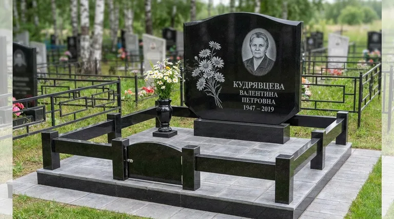 Памятник с гравировкой ромашек — выполненная работа «Кудрявцева» в Якутске