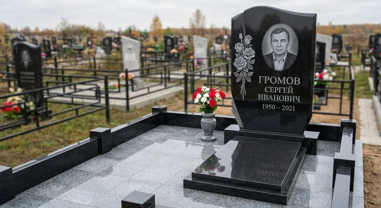 Памятник с гравировкой роз — выполненная работа «Громов» в Якутске