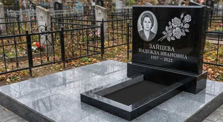 Памятник с гравировкой роз — выполненная работа «Зайцева» в Якутске