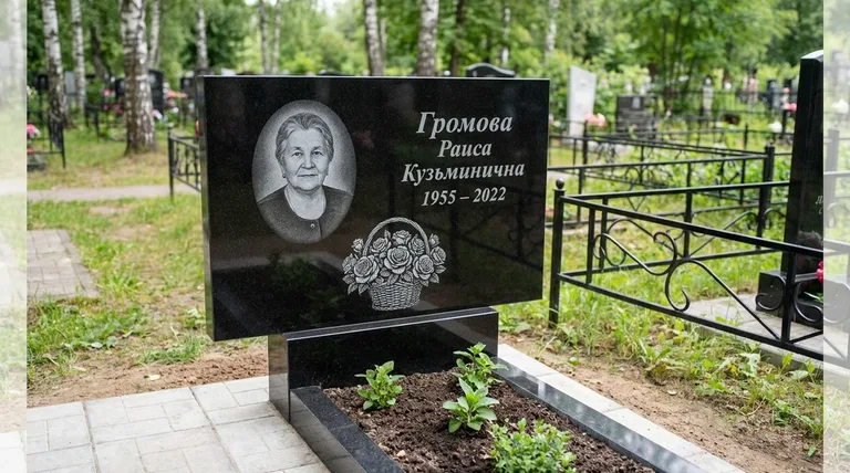Памятник с гравировкой роз — выполненная работа «Громова» в Якутске