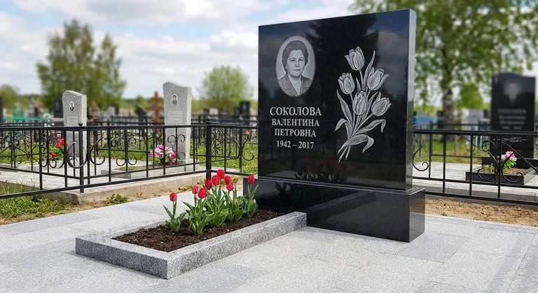 Памятник с гравировкой тюльпанов — выполненная работа «Соколова» в Якутске