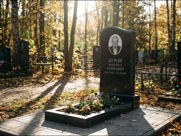 Овальный керамический портрет — установленная работа в Якутске