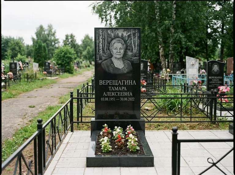 Памятник с гравировкой берёзы — гравировка берёзовой рощи в глубину, работа «Верещагина» в Якутске