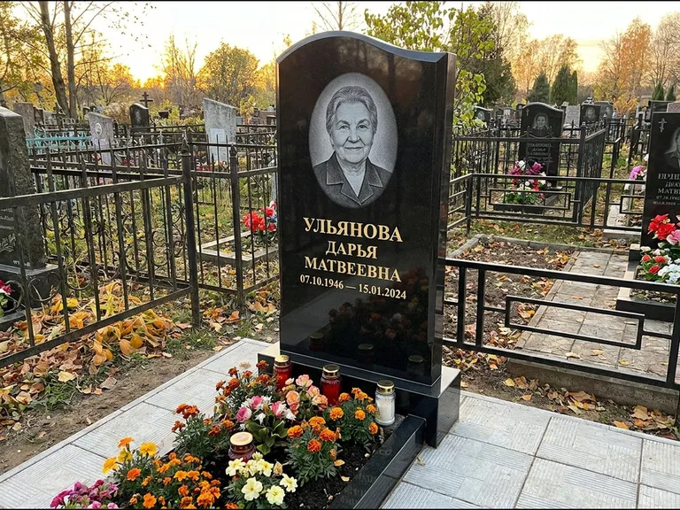 Гравировка портрета на чёрном граните — выполненная работа 12 в Якутске