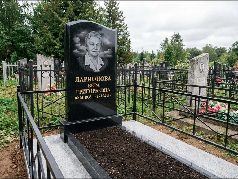 Гравировка портрета на чёрном граните — выполненная работа 16 в Якутске