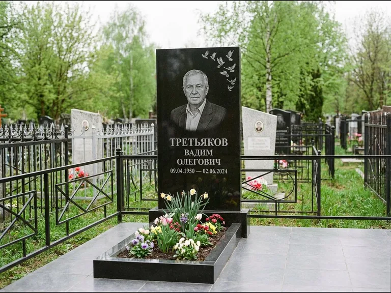 Памятник с гравировкой голубей — гравировка стаи голубей, взлетающей от угла стелы, работа «Третьяков» в Якутске