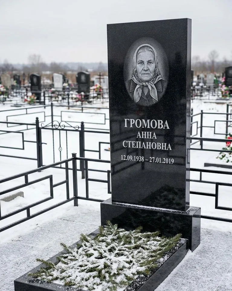 Простой вертикальный памятник под ключ зимой в Якутске