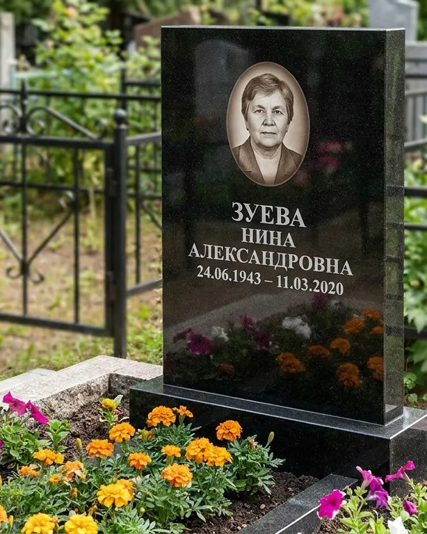 Горизонтальный чёрный гранитный памятник под ключ в Якутске