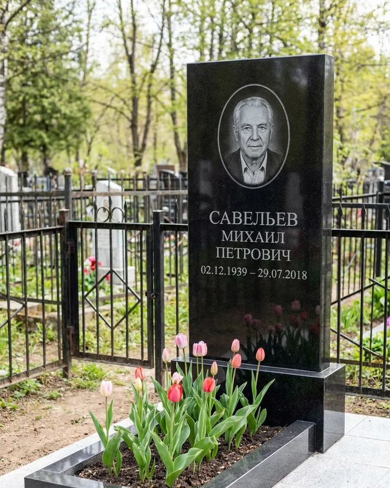 Горизонтальный памятник под ключ на гранитном основании в Якутске