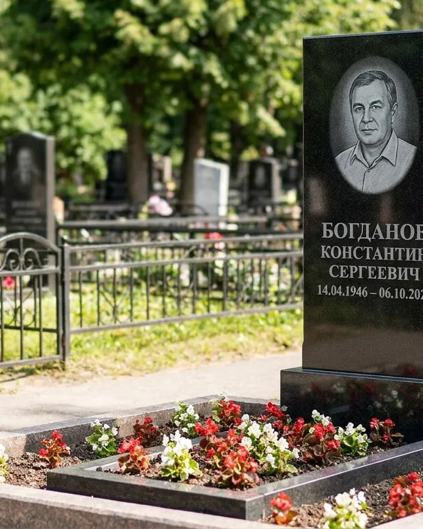 Низкий горизонтальный памятник под ключ с цветником в Якутске