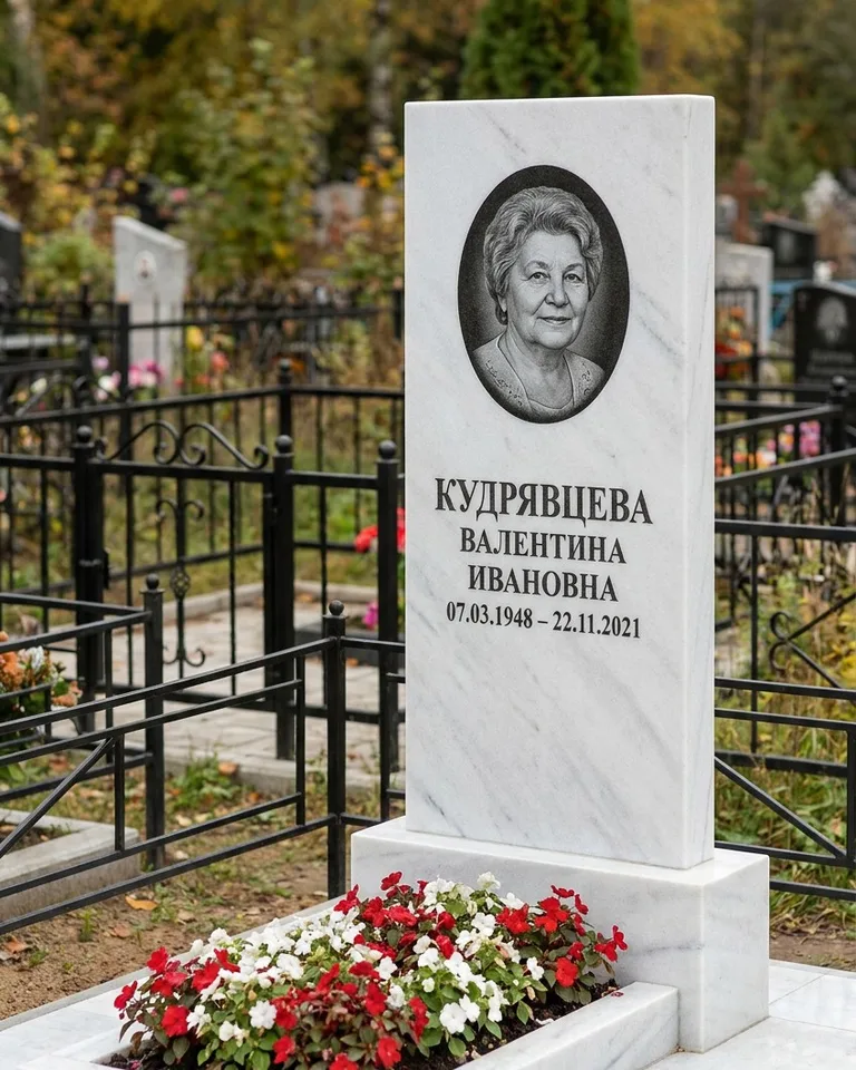 Двойной памятник под ключ с цоколем и плиткой в Якутске