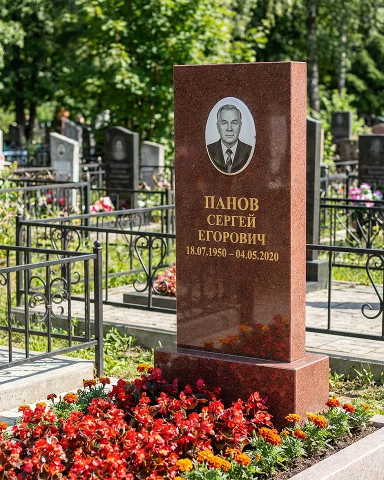 Двойной серый памятник под ключ с вазой в Якутске