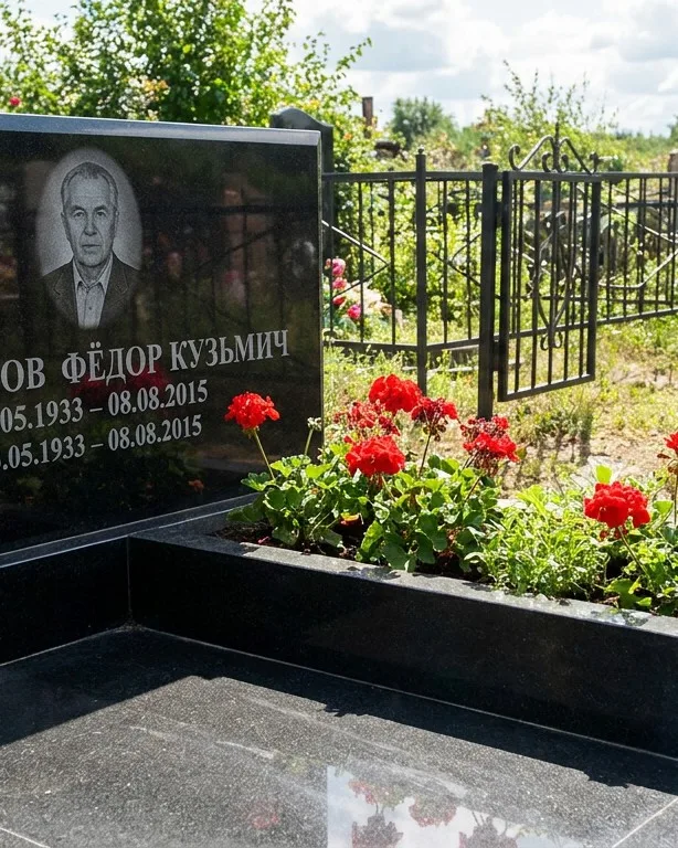 Двойной памятник под ключ с крестом в Якутске