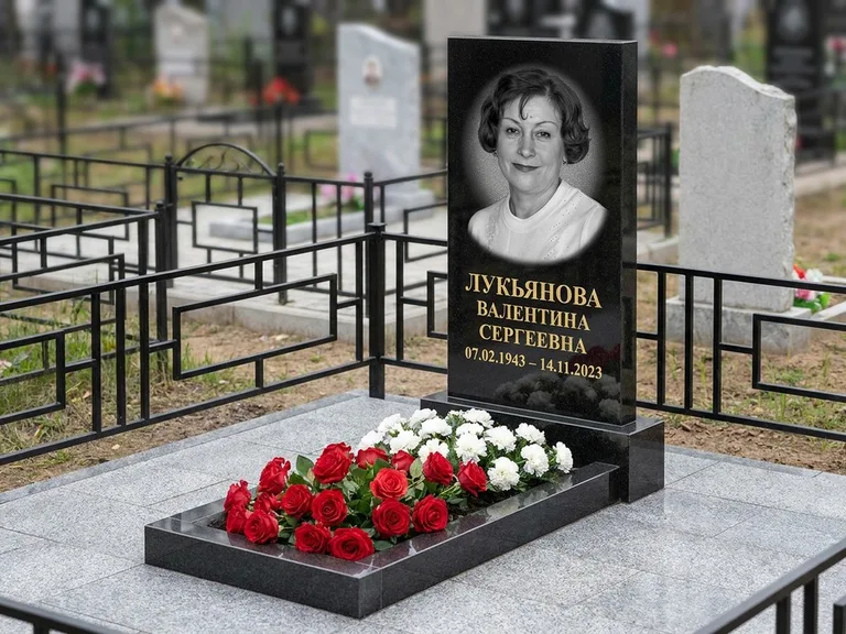 Портрет на памятнике в Якутске — Ч/б портрет → гравировка на стандартном комплексе
