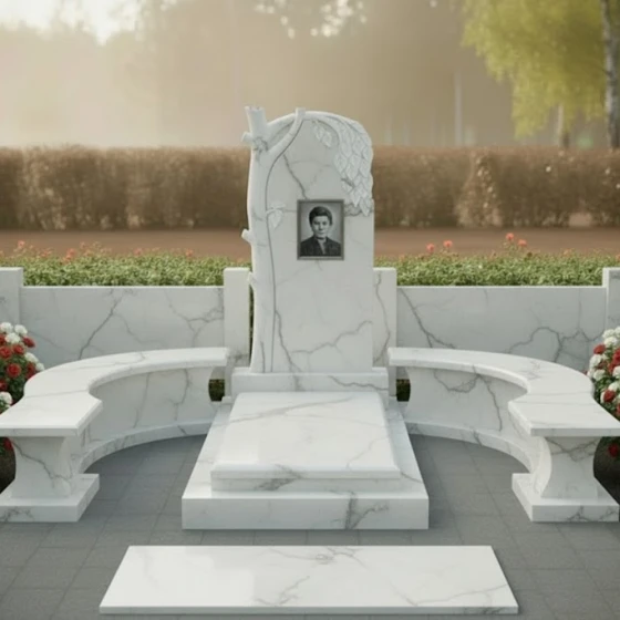 Памятник с резьбой в виде ветви дерева, мрамор Тассос