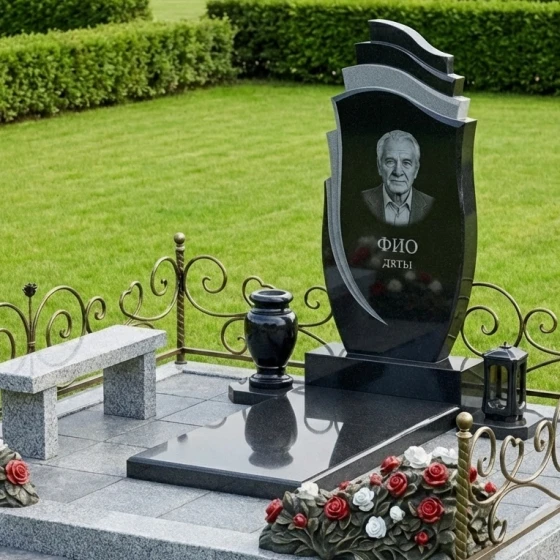 Гранитный мемориал с резными волнами и розами, гранит Габбро-диабаз