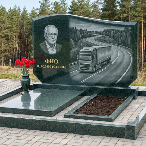 Гранитный памятник дальнобойщику в форме скалы с грузовиком на шоссе