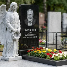 Гранитный памятник в виде раскрытой книги с цветником
